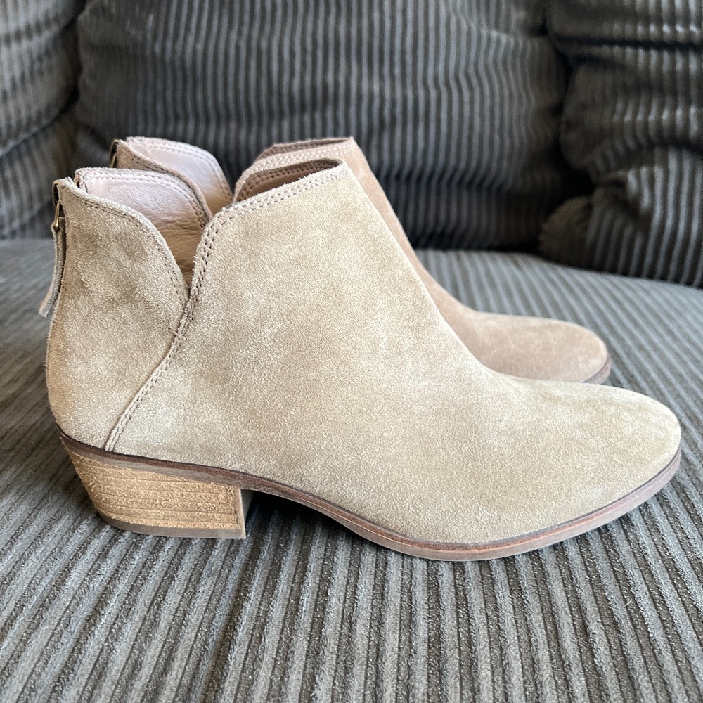 Michael by Michael Shannon ankle booties